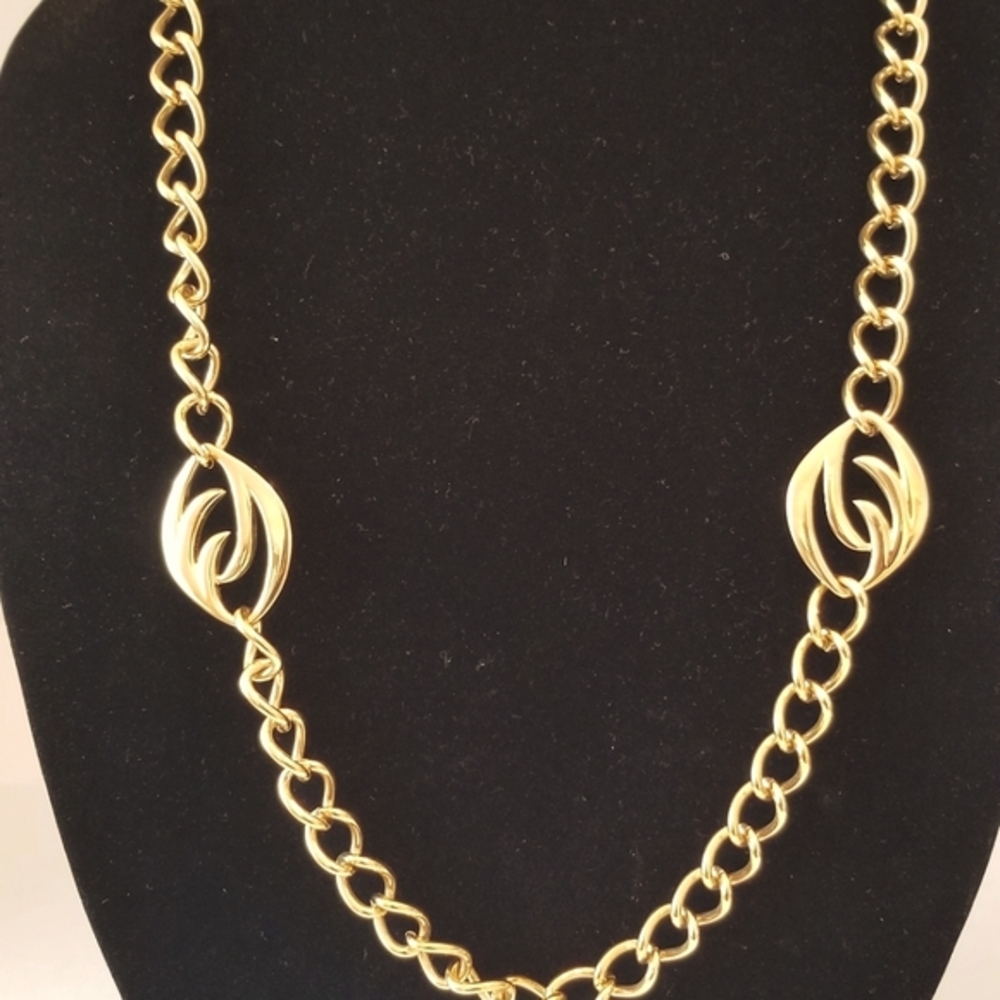 Vintage  Signed  Napier Gold Tone Necklace